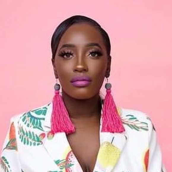 Meet your Posher, Cynthia - Picture 2 of 2